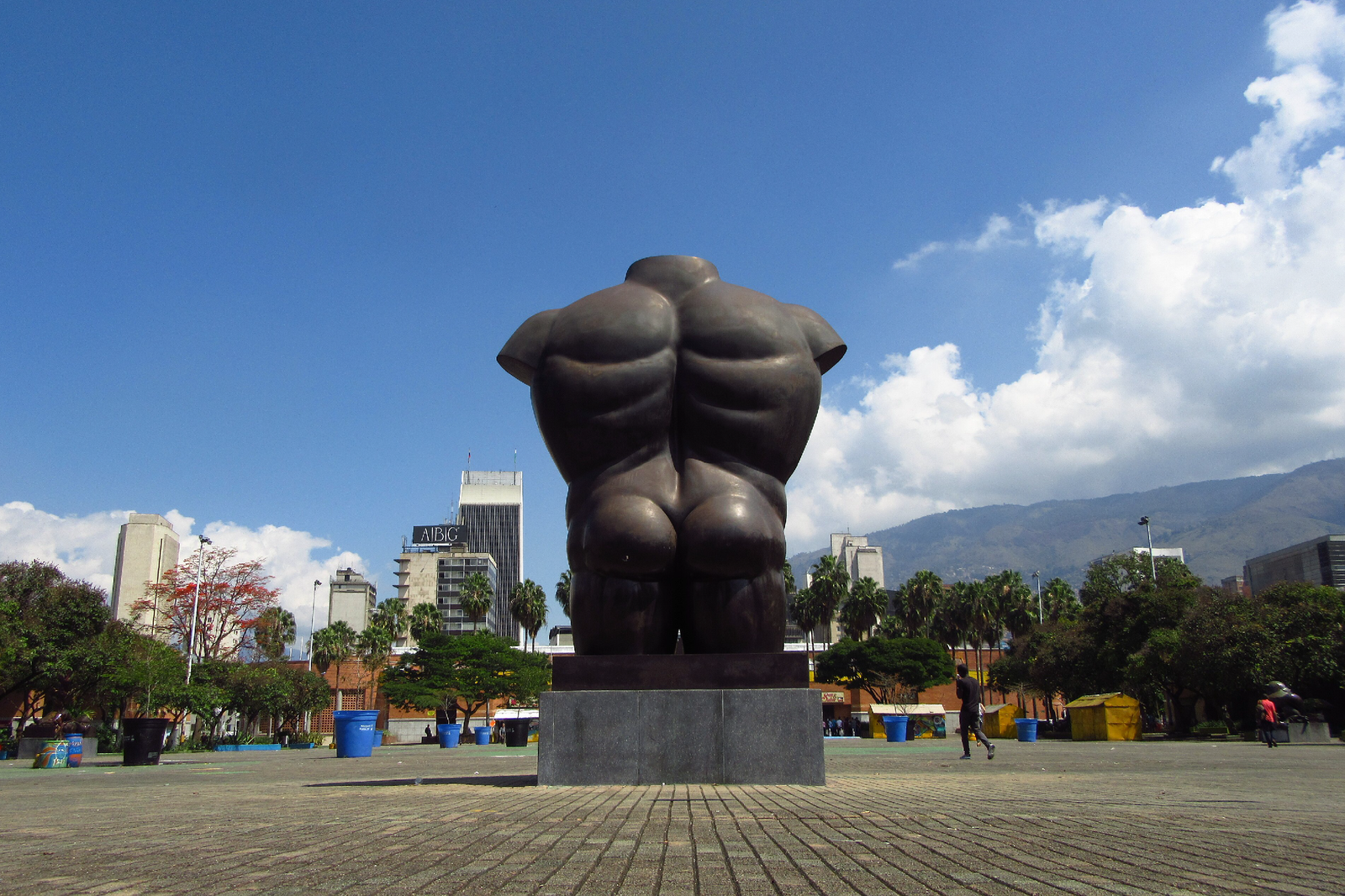 tour-plaza-botero-medellin