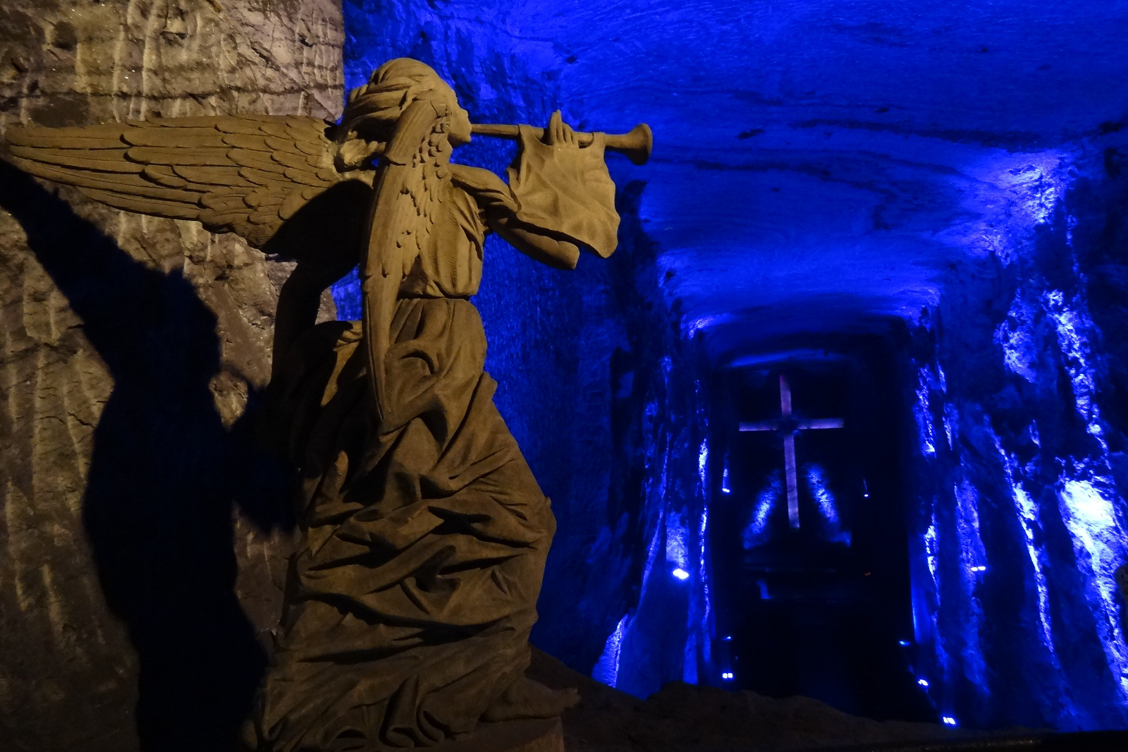 angel-catedral-de-sal-zipaquira-colombia-tour