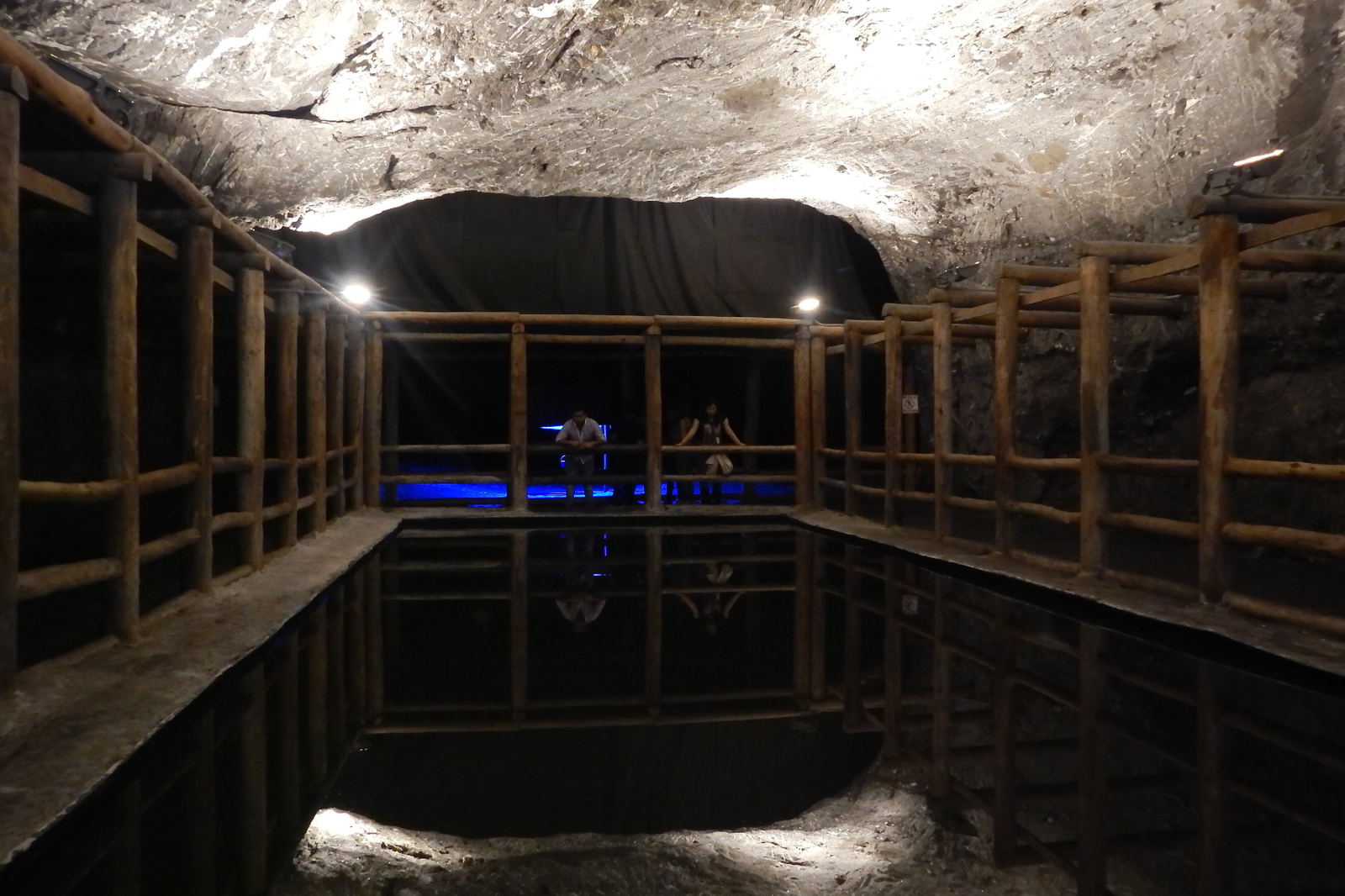 espejo-de-agua-catedral-de-sal-zipaquira-tour