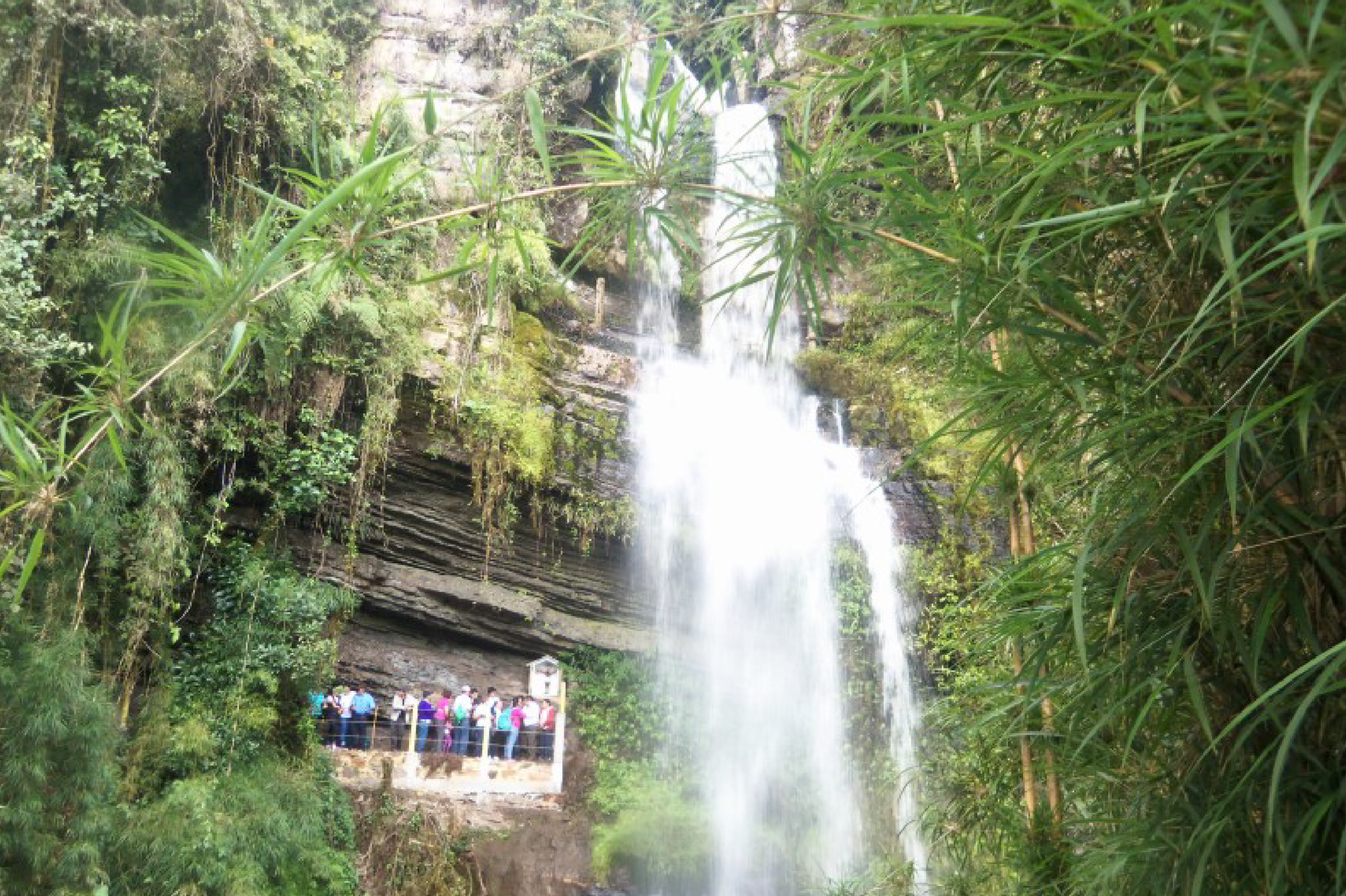 Cascada el chiflon en la chorrera choachi tour