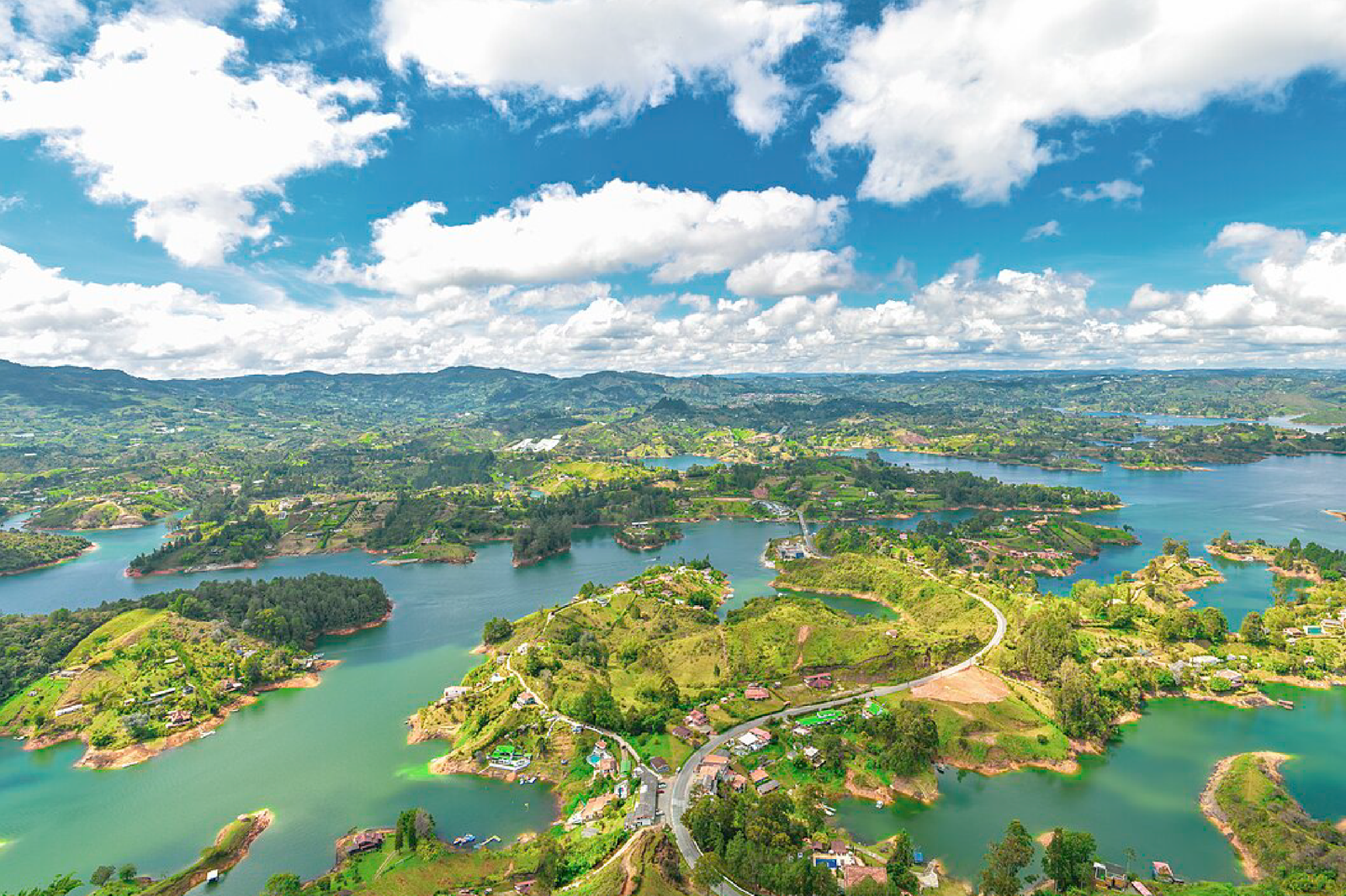 tour privado a la piedra del peñol en guatapé, colombia