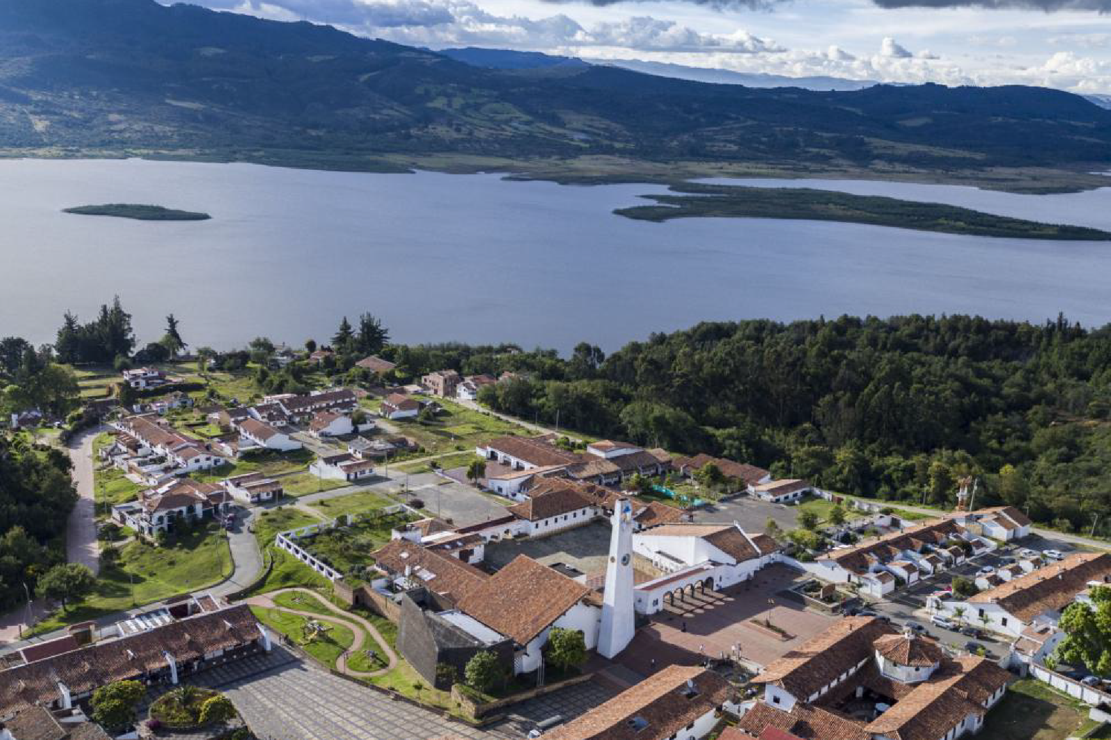 tour y pasadía privado en guatavita pueblo